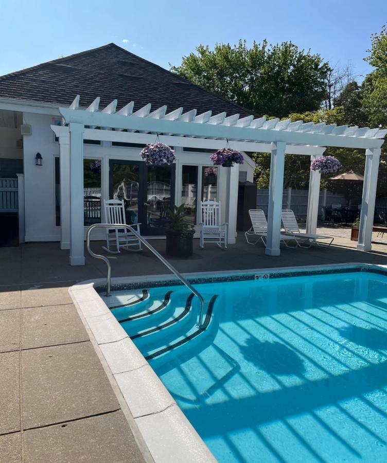 Getaway Villa- 3 Mins To Mohegan- Fully Stocked With Two Full Beds & Fireplace- Jacuzzi, Saltwater Pools, Sauna Norwich Exterior foto