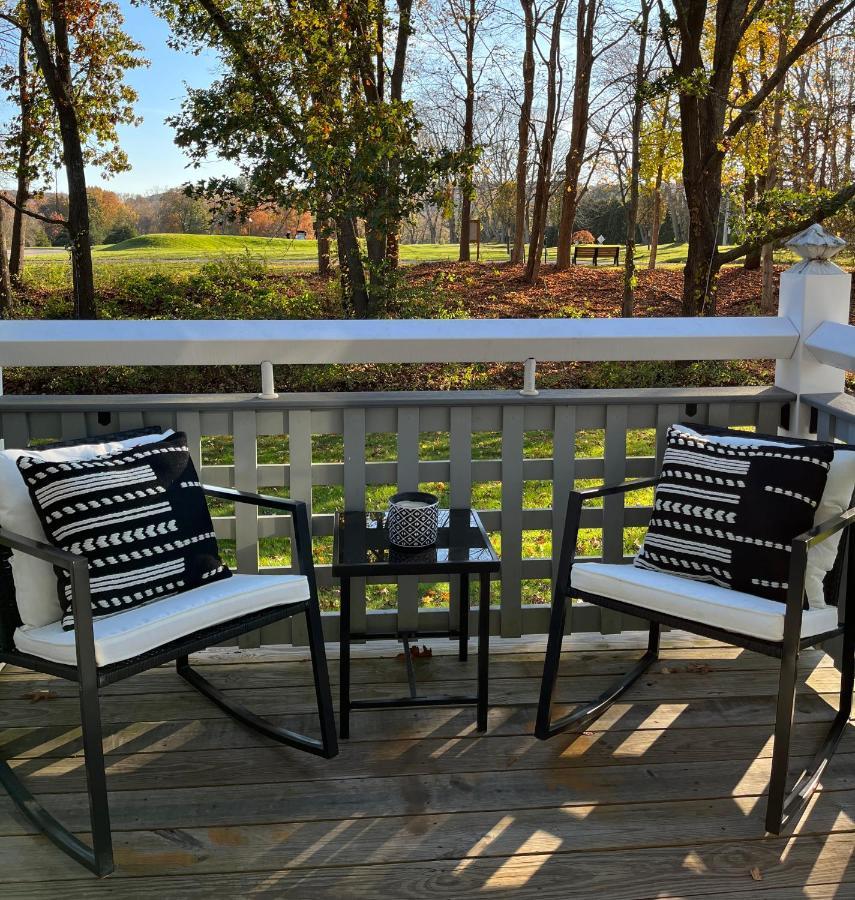 Getaway Villa- 3 Mins To Mohegan- Fully Stocked With Two Full Beds & Fireplace- Jacuzzi, Saltwater Pools, Sauna Norwich Exterior foto