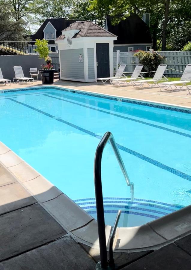 Getaway Villa- 3 Mins To Mohegan- Fully Stocked With Two Full Beds & Fireplace- Jacuzzi, Saltwater Pools, Sauna Norwich Exterior foto